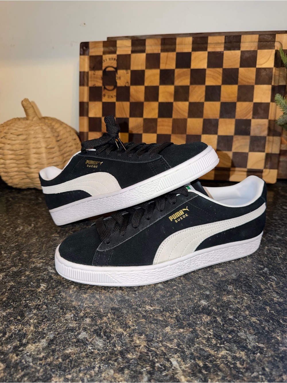 PUMA Men’s 7.5 Suede Classic Black/White Sneakers NWT